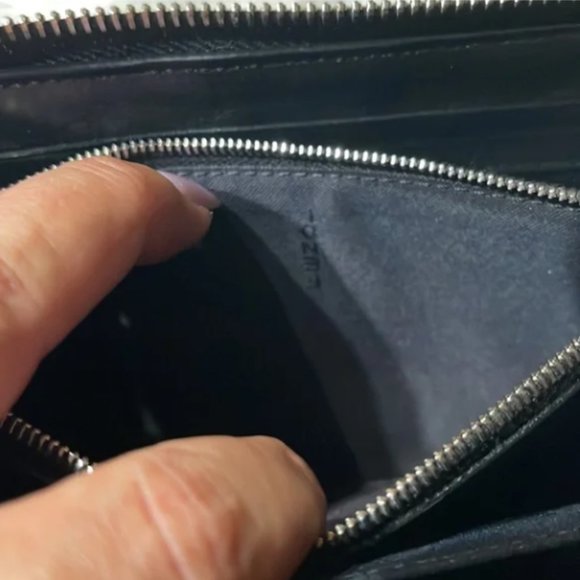 EUC Fendi Vitello Liberty Studded Zip Around Wallet Black - Picture 5 of 9